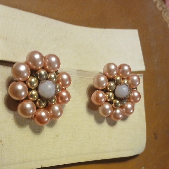 Elegant Faux Pearl and Gold Flower Earrings - Picture 3 of 4